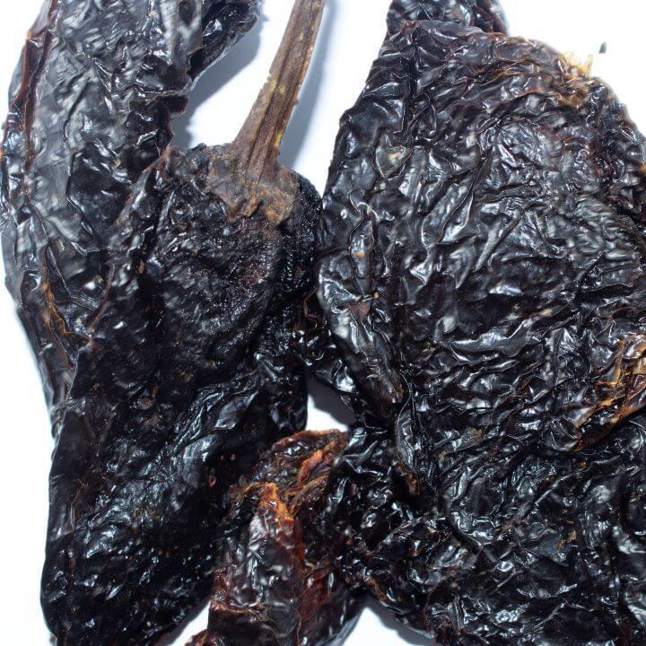 Chili Pepper: Mulato Whole - Main Image